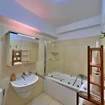 Coroni 3 - Jacuzzi&terasa Panoramica Apartament Brașov