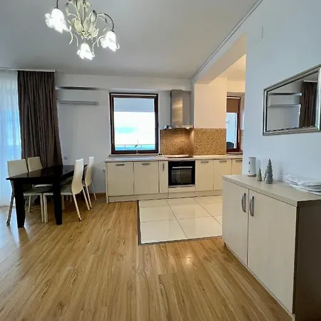 Coroni Apart 3 - Jacuzzi & Terasa Panoramica Brasov * בראשוב