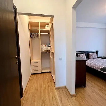 Coroni Apart 3 - Jacuzzi & Terasa Panoramica Brasov דירה בראשוב