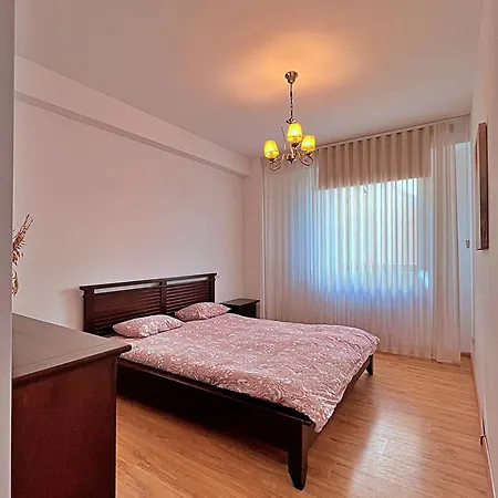 Coroni Apart 3 - Jacuzzi & Terasa Panoramica Brasov * בראשוב