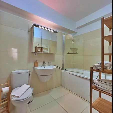 Coroni Apart 3 - Jacuzzi & Terasa Panoramica Brasov * בראשוב