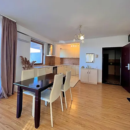 Coroni Apart 3 - Jacuzzi & Terasa Panoramica Brasov * בראשוב