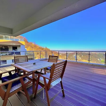 Coroni 3 - Jacuzzi & Terasa Panoramica Apartament