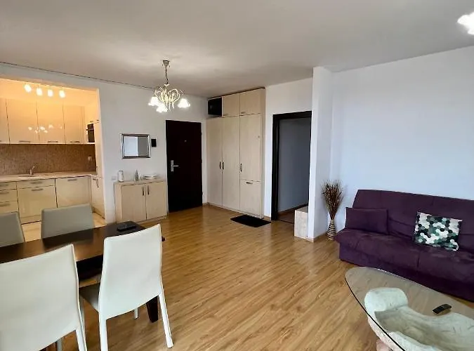 Coroni 3 - Jacuzzi & Terasa Panoramica * Braşov