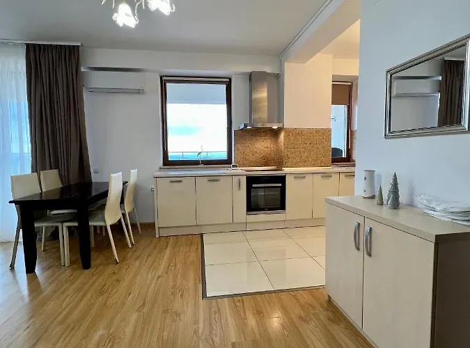 Coroni 3 - Jacuzzi & Terasa Panoramica * Braşov