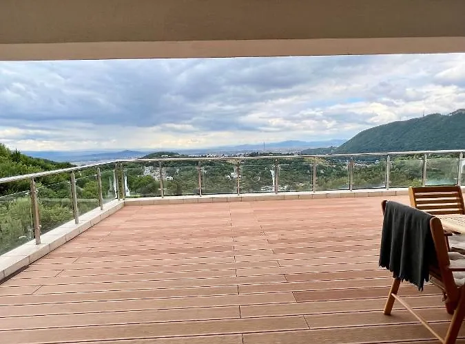 Coroni 3 - Jacuzzi & Terasa Panoramica * Braşov